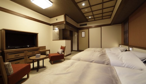 Dreibettzimmer, eigenes Bad (Shikishimakan)