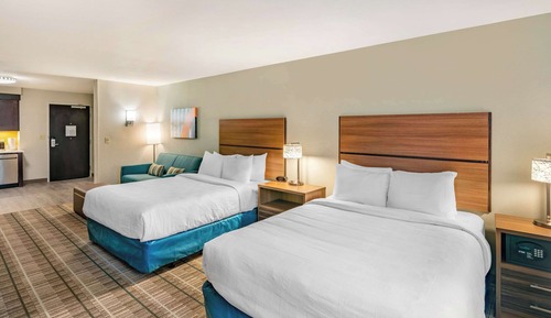 Suite, 2 Queen-Betten, Nichtraucher (Efficiency)