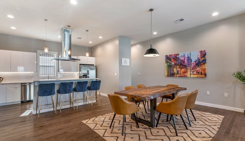 Superior-Stadtwohnung, 4 Schlafzimmer, Balkon