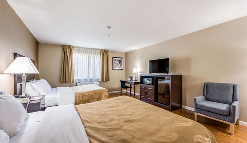 Zimmer, Nichtraucher (2 Queen beds with a 2 Person Sofa bed)