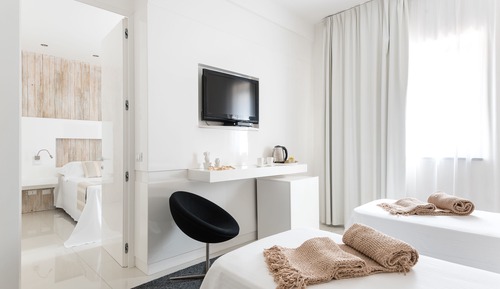 Junior-Doppel- oder -Zweibettzimmer