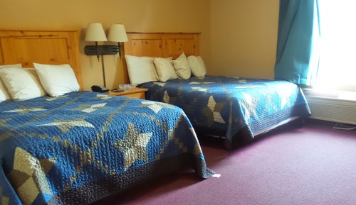 Standardzimmer, 2 Queen-Betten, Kühlschrank und Mikrowelle