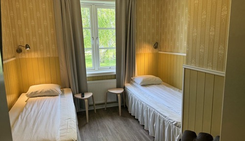 Basic-Doppel- oder -Zweibettzimmer