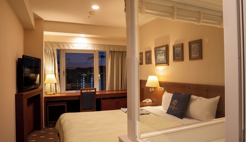 Zimmer (See-Through Bath room, Dinner at 6pm)