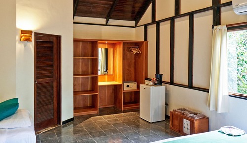 Bungalow, Gartenblick