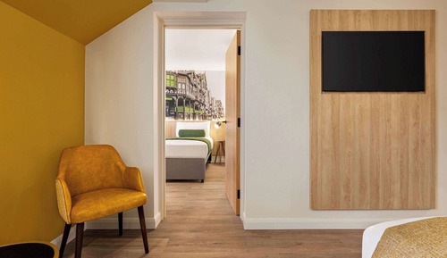 Familienzimmer (1 King Bed and 2 Twin Beds)