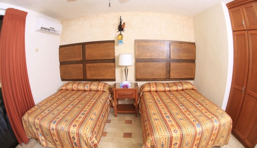 Standardzimmer, 2 Doppelbetten, zum Garten hin