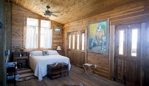 Zimmer (Overlook Suite - Private Bathroom)