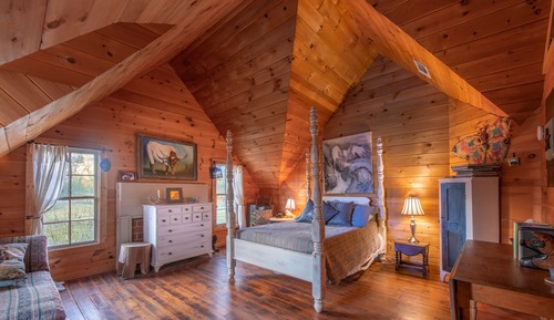 Zimmer (Blue Room - Shares bath with Hoberts/)