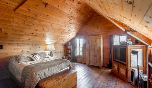 Zimmer (Master Room - Shares bath with Blue/H)