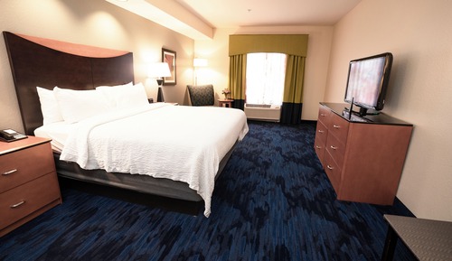 Zimmer, 1 King-Bett (Mobility/Hearing Access, Roll-In Shwr)