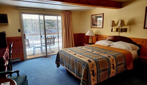 Deluxe-Einzelzimmer, 1 Queen-Bett, Balkon, Flussblick (Deluxe Room Queen)