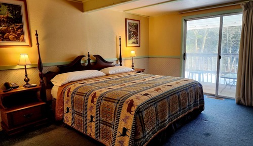 Economy-Zimmer, 1 King-Bett, Flussblick