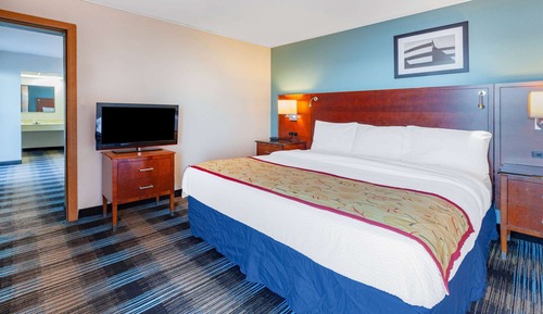 Suite, Mehrere Betten, Nichtraucher, Balkon (Lakefront View)