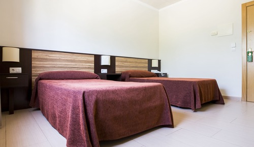 Zweibettzimmer, 2 Doppelbetten