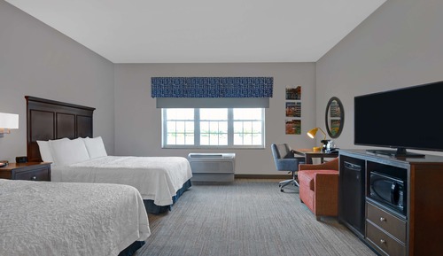 Zimmer, 2 Queen-Betten, barrierefrei, Flussblick