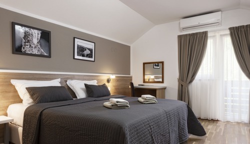 Superior-Dreibettzimmer (Villa Dora)