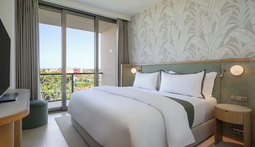Junior-Suite, 1 King-Bett und Schlafsofa, Balkon, Blick auf die Anlage