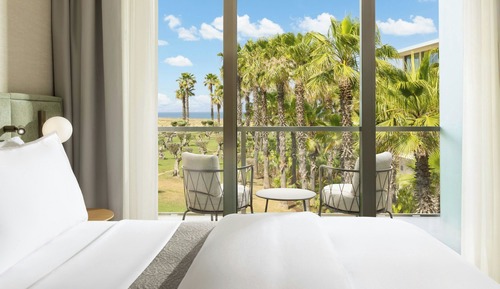 Deluxe-Zimmer, 1 King-Bett, Balkon, Blick auf die Anlage