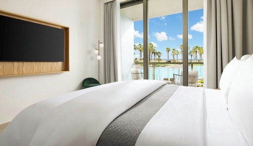 Deluxe-Zimmer, 1 King-Bett, Balkon, Poolblick