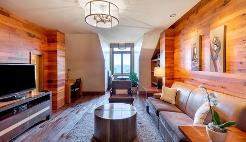 Suite, 1 King-Bett (Lodge Jr)
