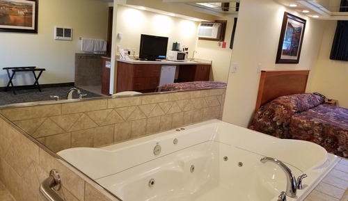 King room w/ Whirlpool, includes Seasonal Timbavati Wildlife Park