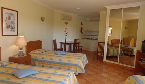 Studio (3 adults)