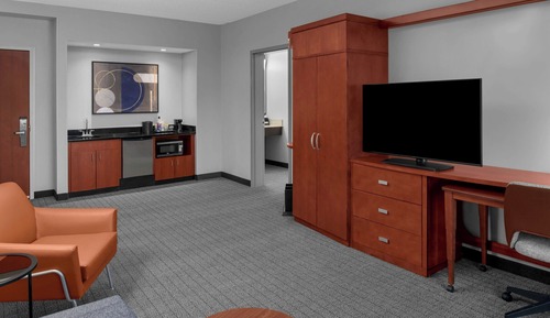 Suite, 1 Schlafzimmer, Kühlschrank und Mikrowelle (Mobility/Hearing Accessible, Tub)