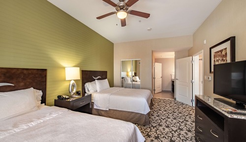 Suite, 2 Schlafz., K-/2 Q-B, Whirlp., NR