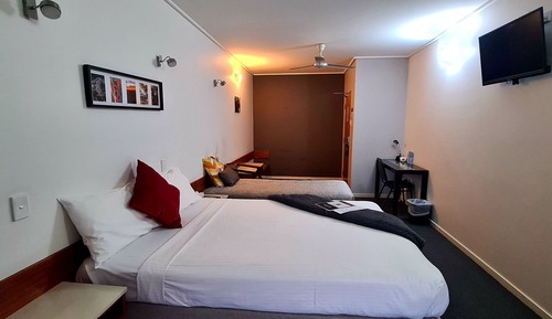 Zweibettzimmer, Mehrere Betten, Kühlschrank und Mikrowelle (Twin Room)