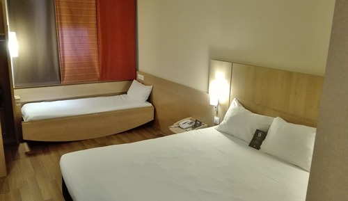 Familienzimmer (1 Double Bed and Extra Bed)
