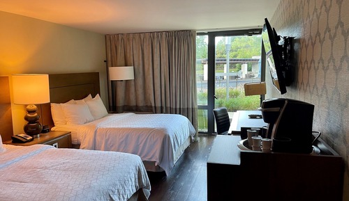 Premium-Zimmer, 2 Queen-Betten, Terrasse, Poolseite
