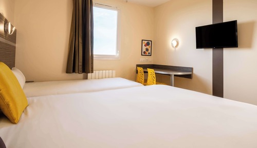 Triple Room - 1 Double Bed 1 Single Bed
