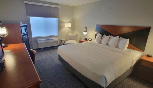 Standardzimmer, 1 King-Bett, barrierefrei, Kühlschrank und Mikrowelle