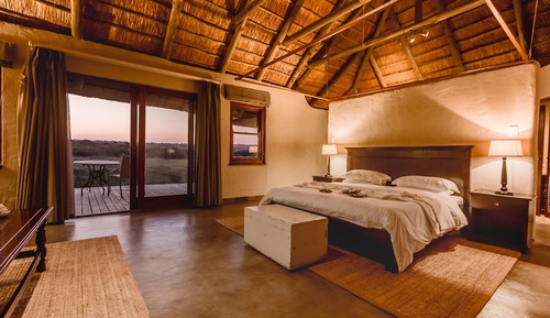 Luxury-Suite (King / Twin Bed)