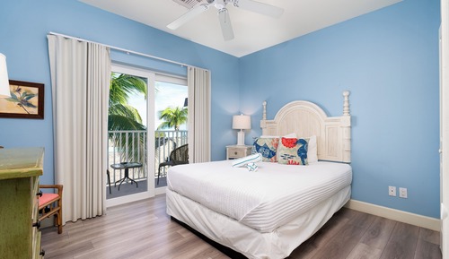 City Condo, 1 Queen Bed with Sofa bed, City View (unit 302)