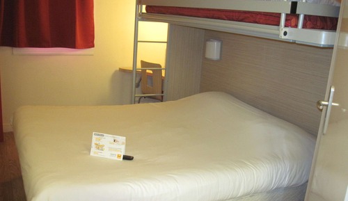 Standardzimmer, Mehrere Betten (1 Double and 1 Single bed)
