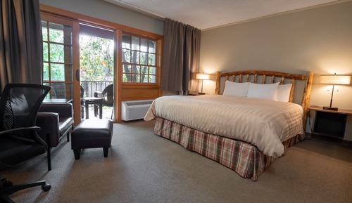 Junior-Zimmer, 1 King-Bett, Flussblick (River Facing)