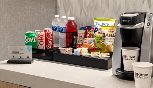 Zimmer, 2 Queen-Betten (Drinks & Snacks)