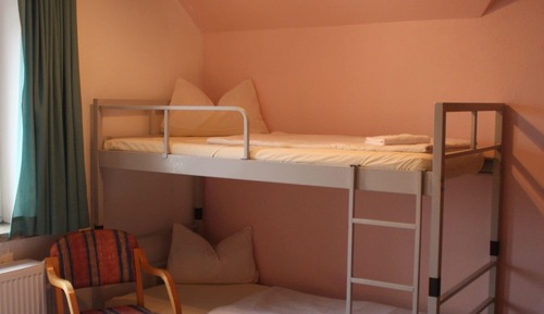 Basic-Vierbettzimmer, eigenes Bad