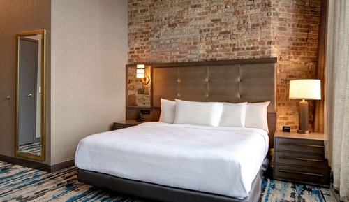 Suite, 1 King-Bett, barrierefrei (Roll-In Shower)