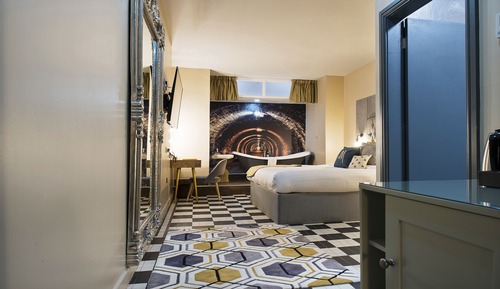 Junior Suite (Basement)