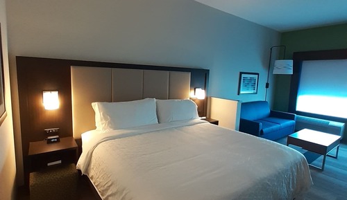 Suite, 1 King-Bett, barrierearme Badewanne (Communications)