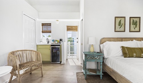 Deluxe-Studiosuite, 1 King-Bett, Balkon, eingeschränkter Meerblick