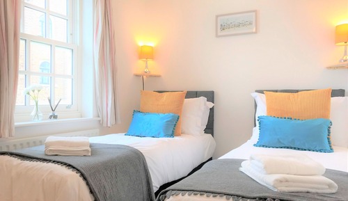 Ferienhaus, eigenes Bad, Parkblick