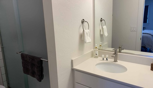 Queen Modern, Private Bathroom, City View