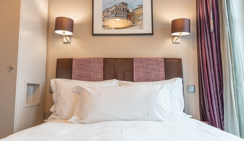 Doppelzimmer, Balkon, Flussblick (Room 202)