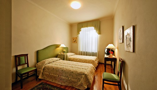Standard-Doppel- oder -Zweibettzimmer (7)