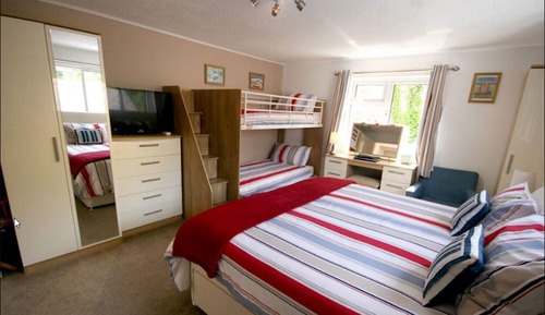 Familien-Vierbettzimmer