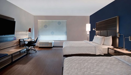 Zimmer, 2 Queen-Betten, barrierefrei, Badewanne